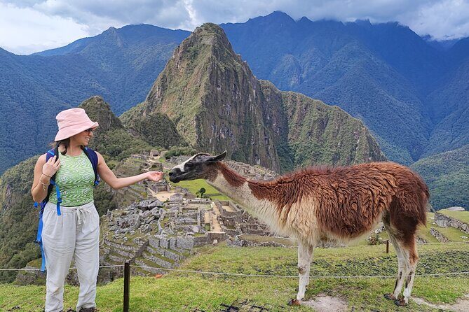 2 Days Sacred Valley and Machu Picchu Tour - Discovering the Sacred Valley and Machu Picchu: A Detailed Review