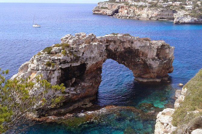 2 h. Boat tour from Cala Figuera to Caló del Moro and S´Almonia - Exploring the Mallorca Coast: A 2-Hour Adventure