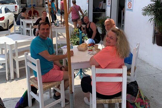 2 Hour and 30 Minutes Walking Tour in 5 De Diciembre - Key Points