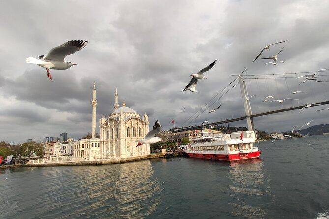 2-Hour Bosphorus Cruise in Istanbul with Guide - Exploring the Itinerary in Depth