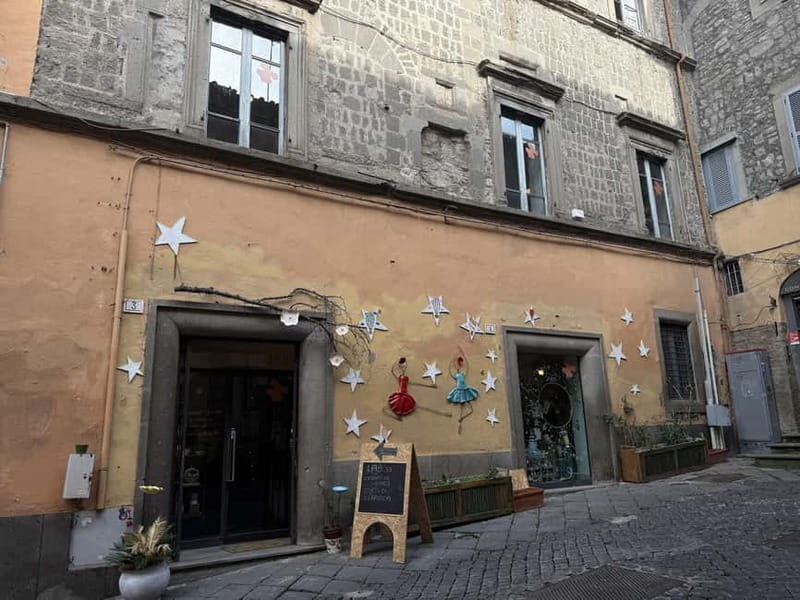 2-hour Ceramics Workshop in downtown Viterbo - Key Points