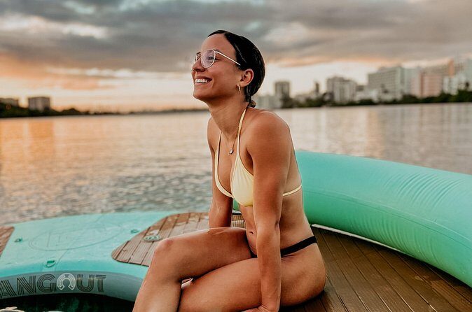 2-Hour Floating Hangout in Condado with Prosseco and Charcuterie - Who this experience is perfect for