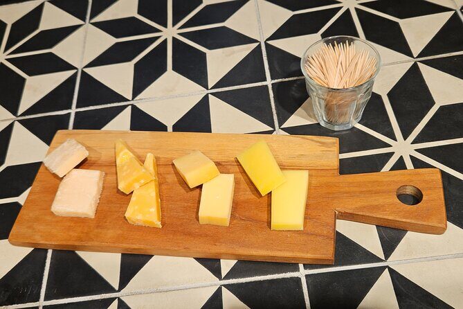 2 hour food tasting Tour in Amsterdam Group Tour - Who Should Consider This Tour?