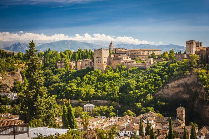 2-Hour Guided Tour of Alhambra Gardens and Alcazaba in Granada - Authenticity and Value: What Travelers Say