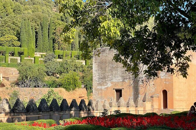2-Hour Guided Tour of Alhambra Gardens and Alcazaba in Granada - How to Make the Most of Your Visit