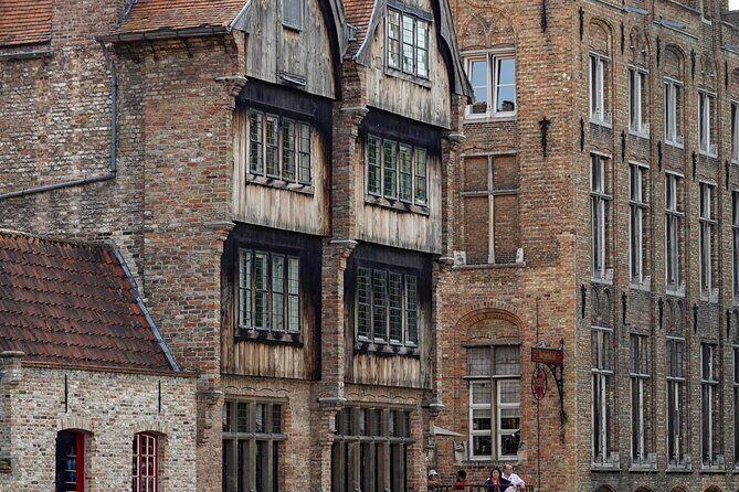 2-Hour Historical Walking Tour in Bruges with Praline Included - Who Should Book This Tour?