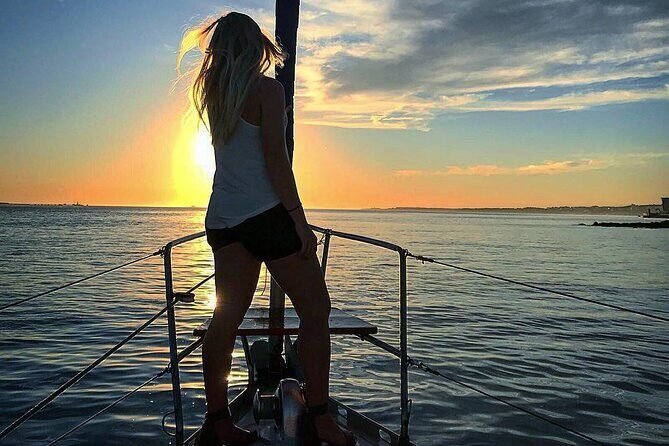 2 Hour Lisbon Sunset and Wine Sailing Tour - The Experience in Detail