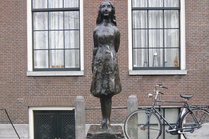 2-Hour Private Anne Frank Walking Tour with Drink - Who Should Consider This Tour?