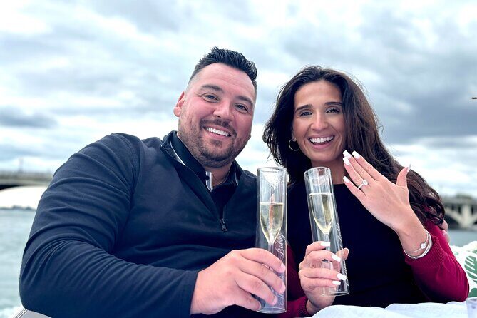 2 Hour Private Guided Luxury Electric Cruise on Detroit River - A Unique View of Detroit: The 2-Hour Private Guided Luxury Electric Cruise