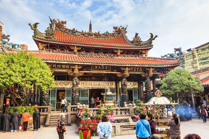 2-Hour Private Longshan Temple Walking Tour - Key Points