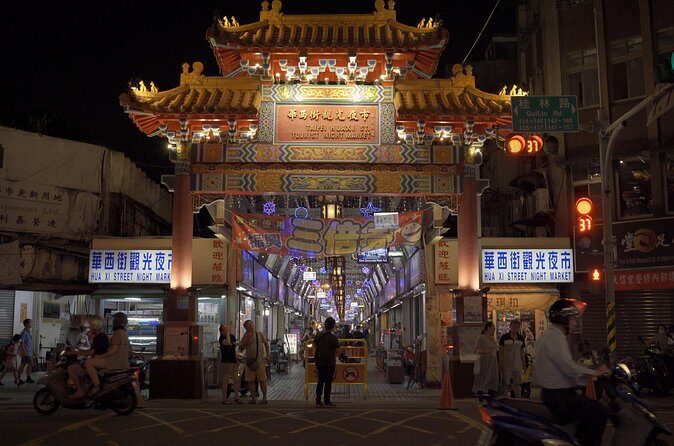 2-Hour Private Longshan Temple Walking Tour - Analyzing the Value: Is It Worth It?