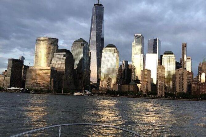 2-Hour Private Luxury Boat Tour in New York City - An In-Depth Look at the 2-Hour Private Luxury Boat Tour in NYC