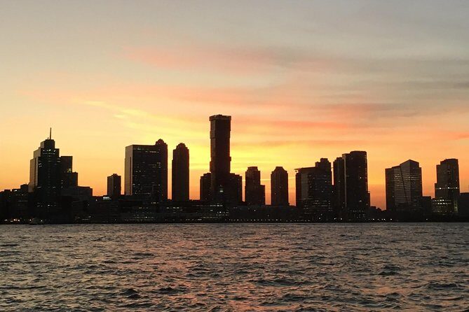 2-hour Private Luxury New York City Sunset Boat Tour - The Sum Up