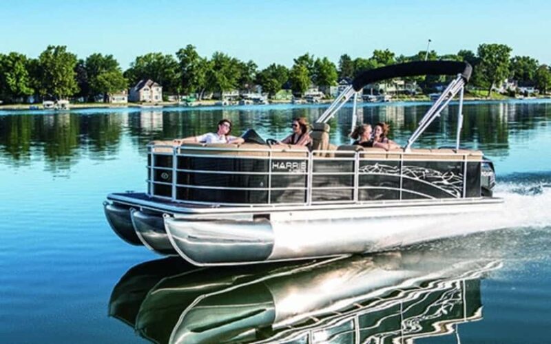 2 Hour Private Pontoon Boat Lake Tour - Discover Kelowna from the Water: An Authentic Lake Experience