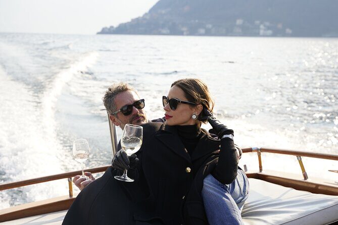 2 hour private tour in Lake Como with classic wooden boat - A Private 2-Hour Voyage on Lake Como in a Classic Wooden Boat