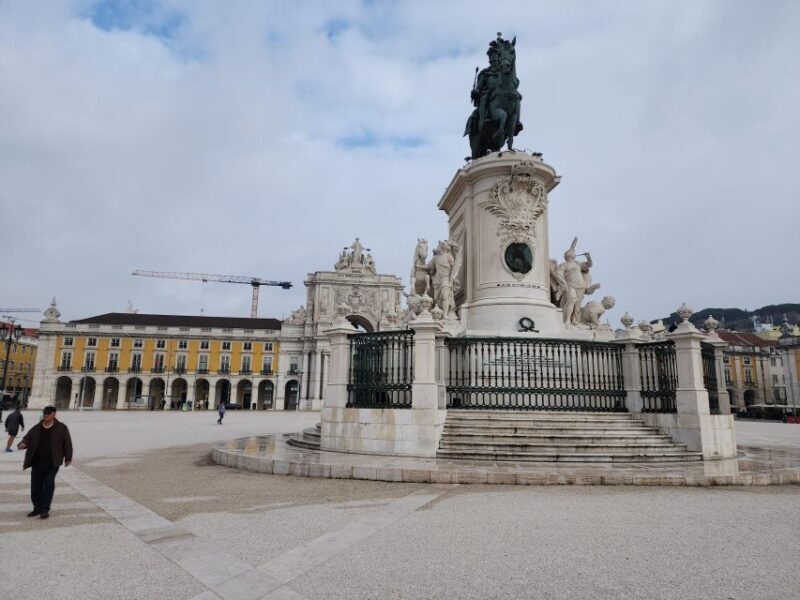 2-Hour Private Tour of Lisbon - Key Points