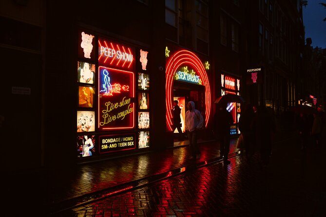 2-hour Red Light District and Old Town Walking Tour in Amsterdam - Exploring Amsterdam’s Red Light District and Old Town: What to Expect