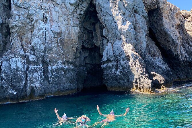 2-Hour the Beauties of Rhodes Island Private Guided Boat Tour - Who Is This Tour Best For?