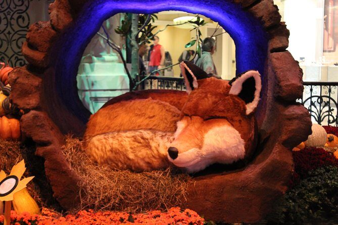 2-Hour Vegas Strip Walking Tour with Photos,Champagne & Vintage Vegas Goody Bags - The Sum Up