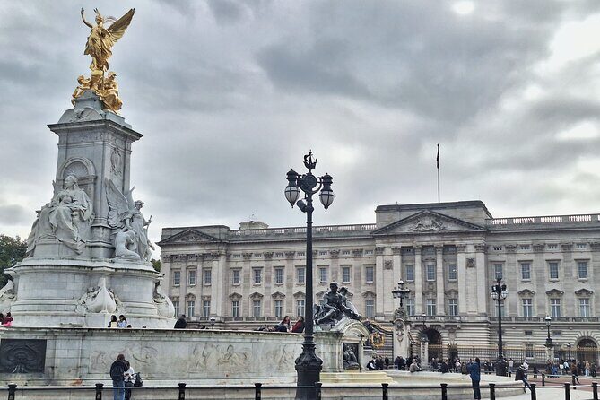 2 Hour Walking Tour from Buckingham Palace to Big Ben - A Perfect Introduction to Londons Most Famous Sights