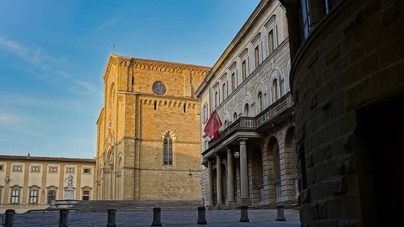 2 hours Arezzo group walking tour - Key Points