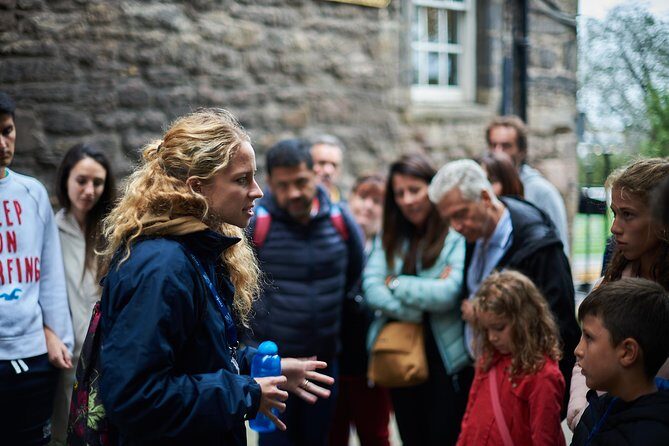 2 Hours Ghost Tour - English Tour Guide - Key Points