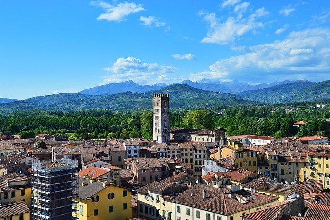 2-Hours Relax Walking Tour Through Lucca - Key Points