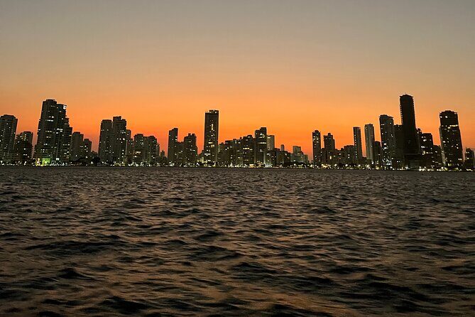 2 hrs Tour in Cartagena Bay with Sunset View - Key Points