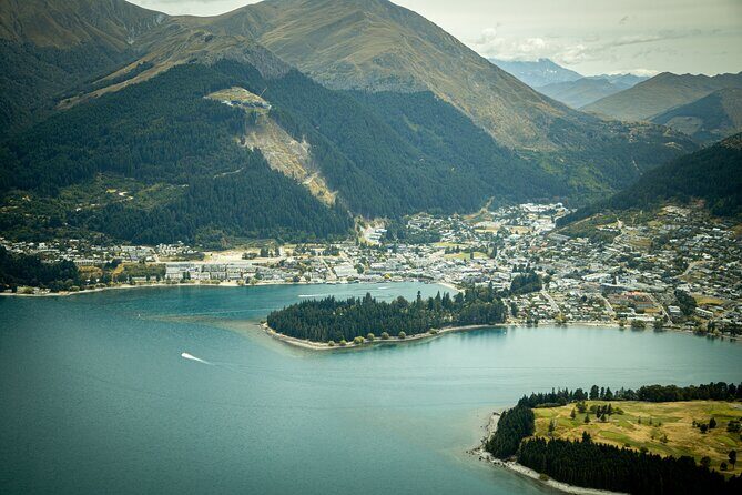 20 minute Queenstown Scenic Flight - A Quick but Stunning Look at Queenstown from the Sky