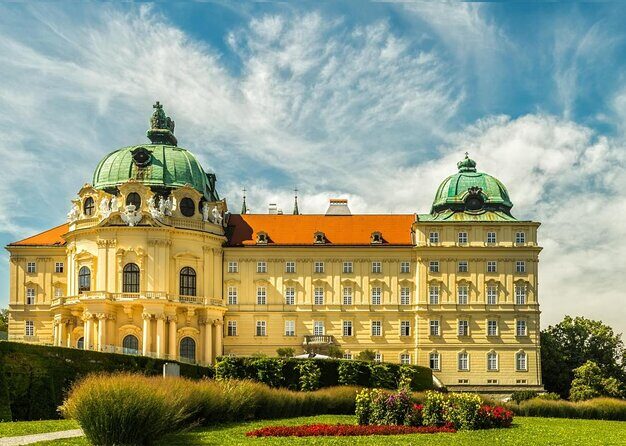 20 Minutes Helicopter Tour for 2 - A Bird’s Eye View of Vienna’s Beauty: 20-Minute Helicopter Tour for Two
