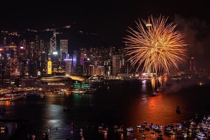 2025 Chinese New Year Fireworks Open Bar Yacht Dinner Cruise HK - A Unique Take on Hong Kong’s New Year Celebrations: The 2025 Chinese New Year Fireworks Open Bar Yacht Dinner Cruise