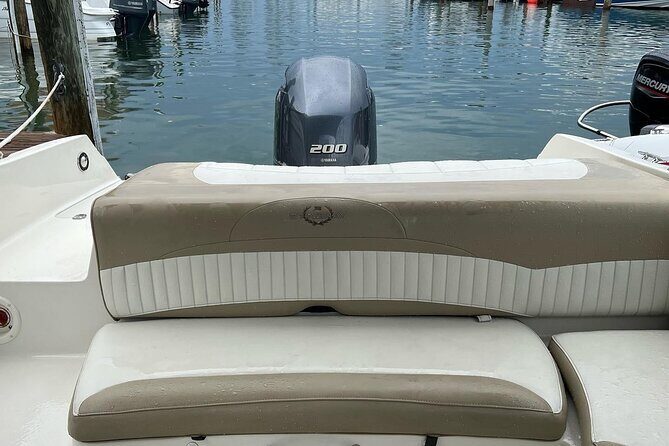24 Ft Miami Bay: Private Boat, Gas Included , 8 people, Captained - FAQ
