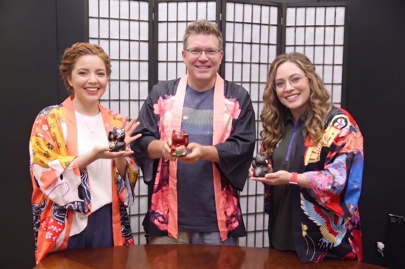 24K Gold & Washi: Design Your Unique Manekineko Workshop in Osaka - The hour, step by step
