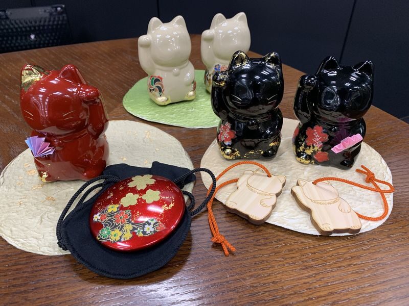 24K Gold & Washi: Design Your Unique Manekineko Workshop in Osaka - Should you book the maneki-neko workshop?