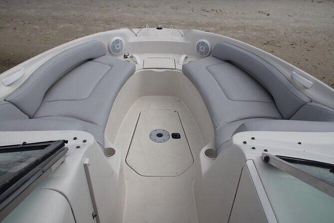 26 Ft Boat, Miami Bay Tour for 2 or 4 hours. 10 people - Key Points