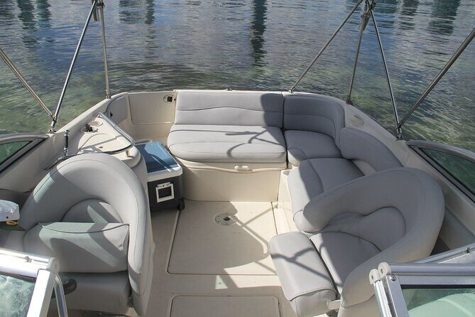 26 Ft Boat, Miami Bay Tour for 2 or 4 hours. 10 people - FAQ