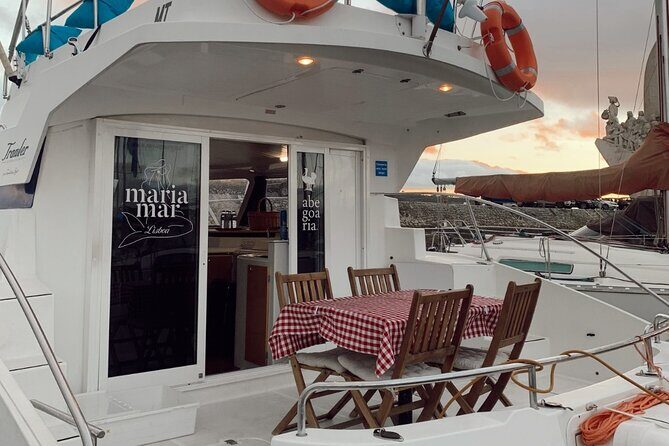 2H Lisbon Private Luxury Catamaran Tour with Welcome Drink - Authentic Experiences and Guest Feedback