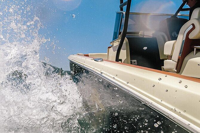 2H Private Cruise on Lake Como Tender yacht Invictus 9 pax - FAQs