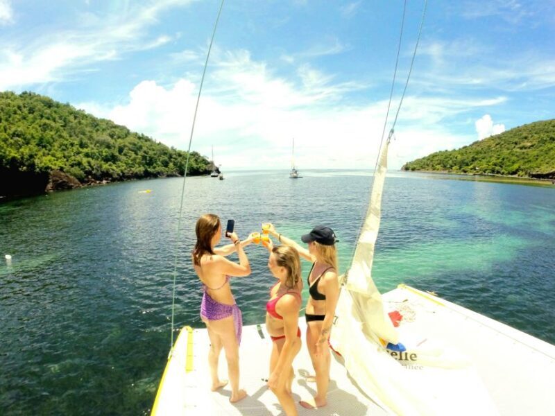 2h Sailing catamaran in La Baie des Saintes - An In-Depth Look at the 2-Hour Sailing Catamaran Tour