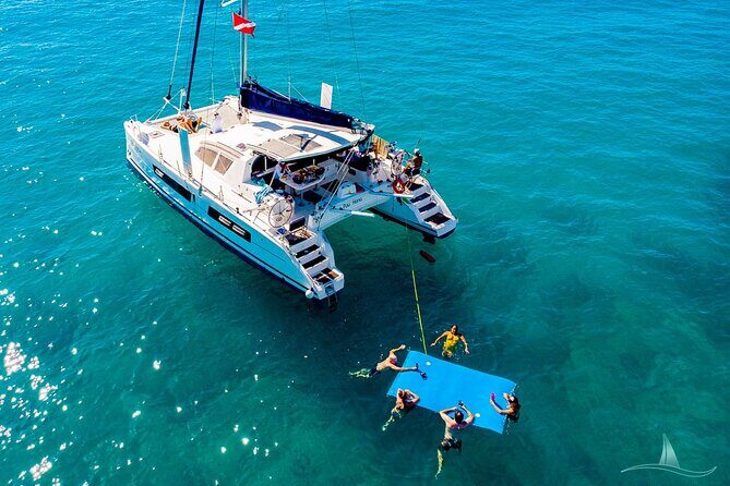 2hr Luxury Private Sailing Catamaran for 7-12 People - A Private 2-Hour Luxury Sailing Catamaran on Oahu: An Authentic Hawaiian Escape