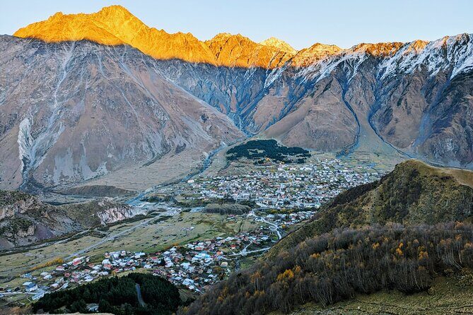 3-Day Hiking Group Tour in Kazbegi - Key Points