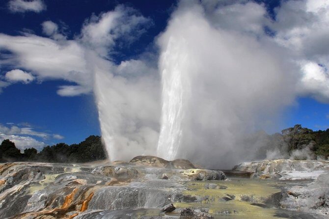 3-Day Hobbiton, Rotorua, Whakarewarewa, and Waitomo Tour - Price and Value