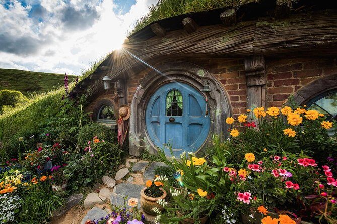 3 Day Waitomo Caves, Hobbiton Movie Set and Rotorua Tour from Auckland - An In-Depth Look at the 3-Day Waitomo Caves, Hobbiton, and Rotorua Tour from Auckland