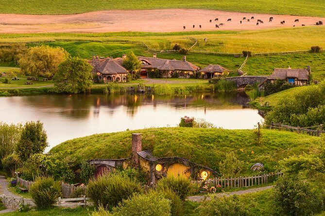3 Day Waitomo Caves, Hobbiton Movie Set and Rotorua Tour from Auckland - Key Points
