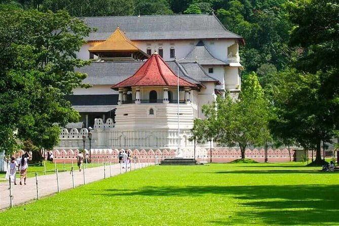 3 Days Tour to Kandy Nuwara Eliya & Sigiriya from Colombo - FAQ