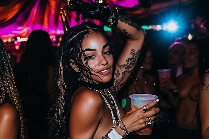 3-Hour Miami Hip-Hop Yacht Party with Open Bar - Key Points