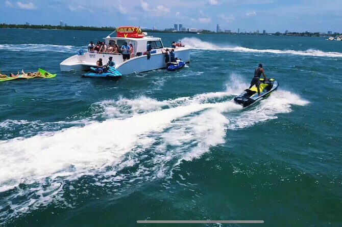 3 Hour Party Boat Jet ski Banana Tube and open bar in Miami - FAQs