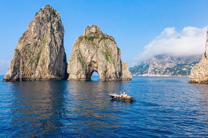 3-hour private boat tour of Capri - An In-Depth Look at the 3-Hour Capri Boat Tour
