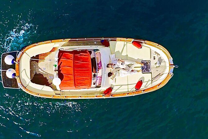 3-hour private boat tour of the island of Capri - Key Points