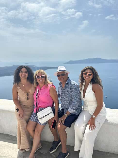 3-Hour Santorini Highlights & Oia Tour for Cruise Passengers - Starting Point and Logistics